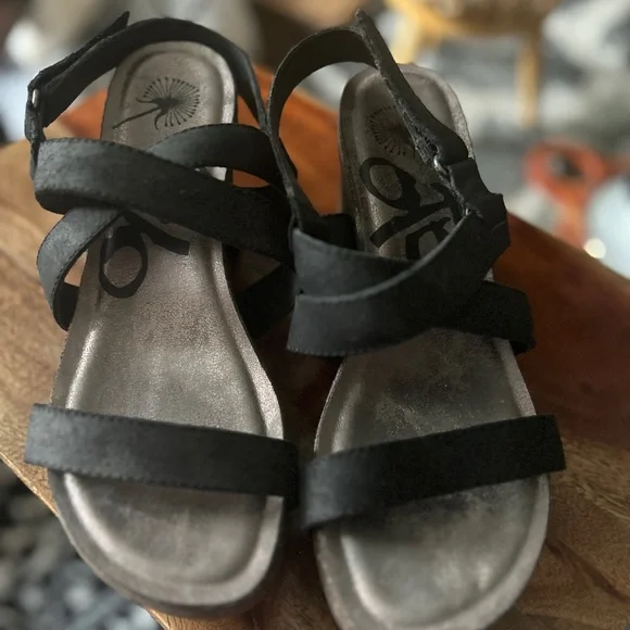 OTBT Black and Brown Wedge Sandals - Picture 3 of 4